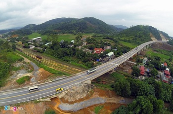Lao Cai highway shortens Sapa travel time Lao Cai highway shortens Sapa travel time
