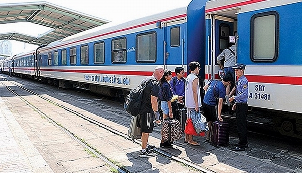 Vietnam Railways to lower train fares after summer holiday Vietnam Railways to lower train fares after summer holiday